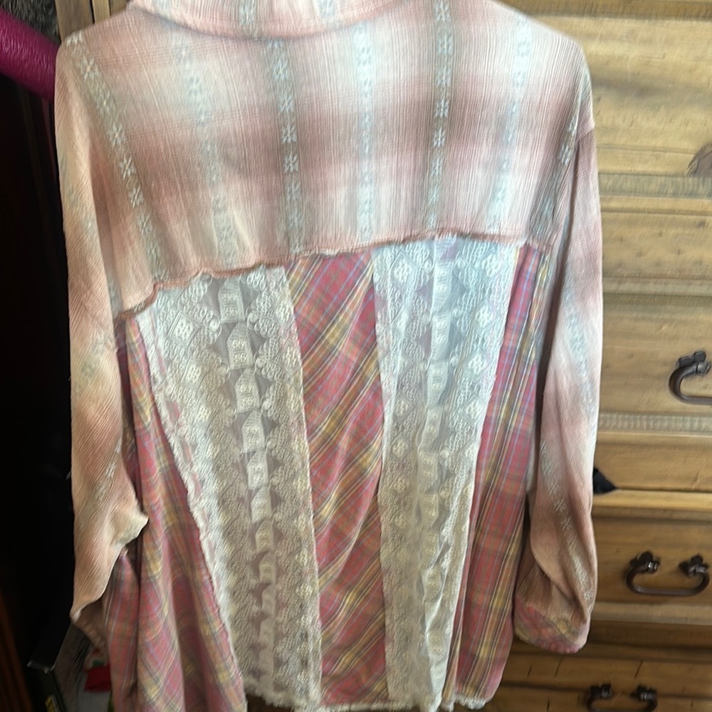 Oli & Hali Pink and Cream Lace Trim Shirt - Picture 3 of 5